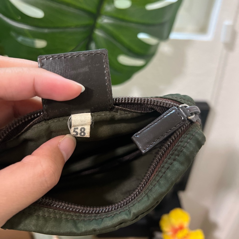 •PRICE FIRM•AUTHENTIC PRADA Small Nylon Pouch - Picture 4 of 7